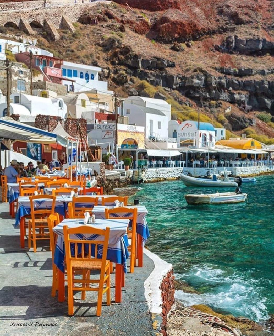 Ammoudi-Bay